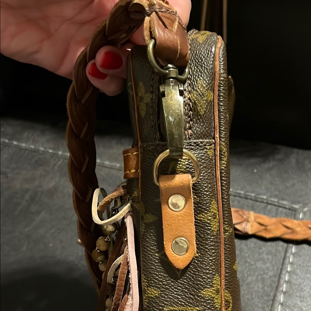 Louis Vuitton Danube Brown and Pink Crossbody Bag with Monogram Canvas - Picture 5 of 10